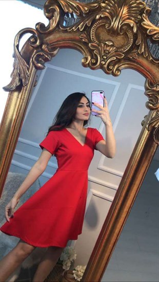 V Yaka Etek Volan Elbise - Kırmızı